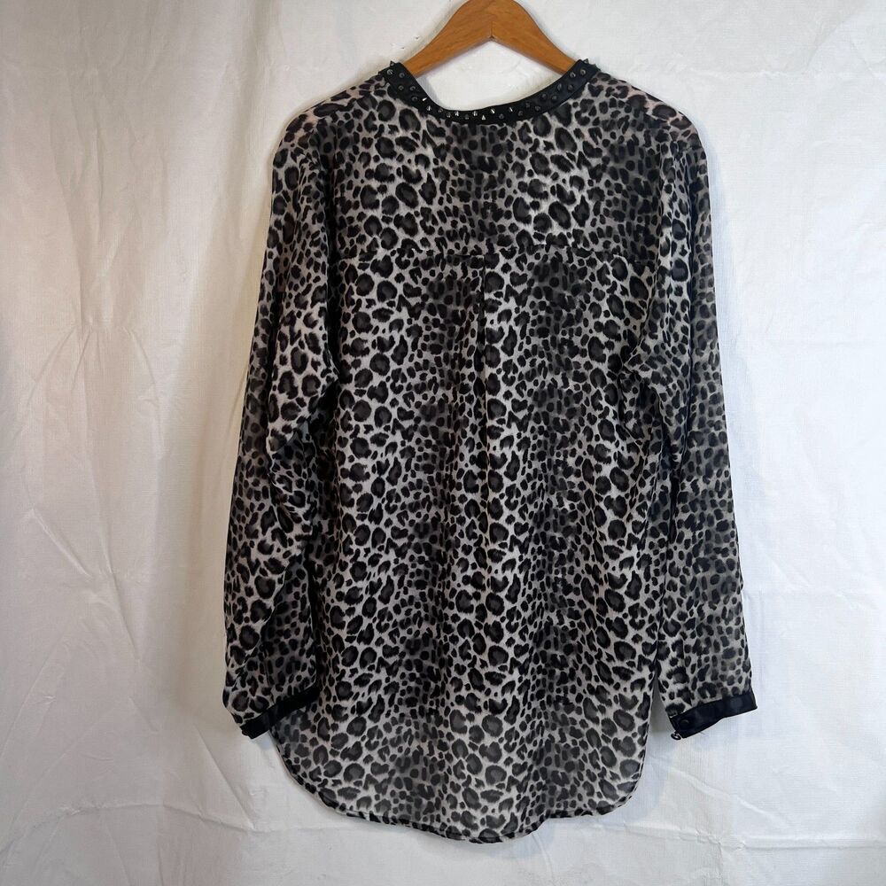 Torrid Studded Neckline Animal Print‎ Blouse Faux Leather Trim Size 0/Large Edgy - Picture 3 of 12